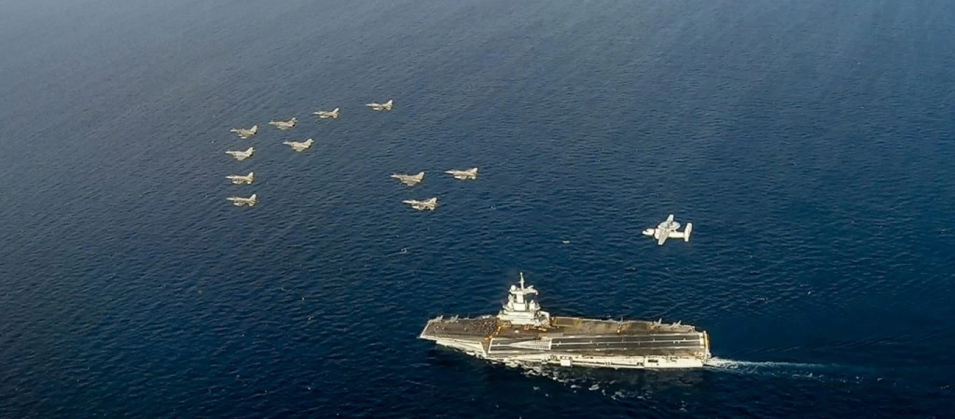Βίντεο: Μαχητικά F-16 block 52+/Adv. «φτερό με φτερό» με τα Rafale του Charles de Gaulle ν.α. της Κρήτης